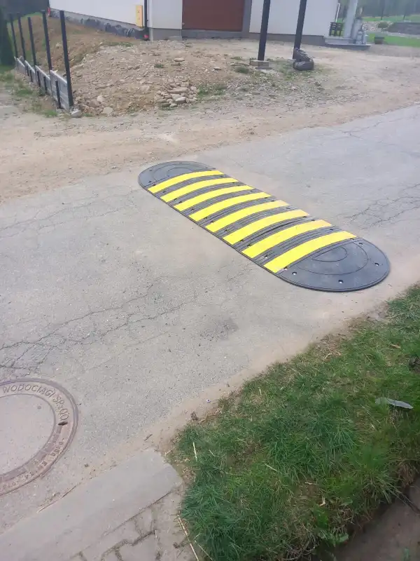 Stary Sącz stawia na bezpieczeństwo. Nowe progi na drogach