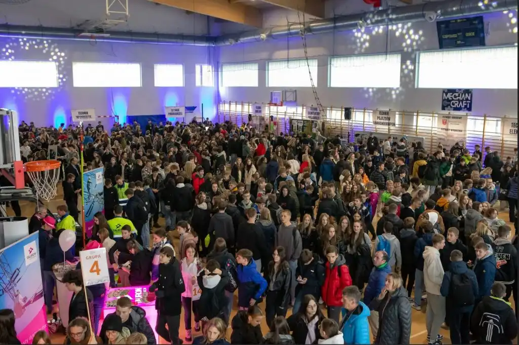 Przyszłość zawodów technicznych w Limanowej. MechanCraft 2024 przyciągnął setki uczniów