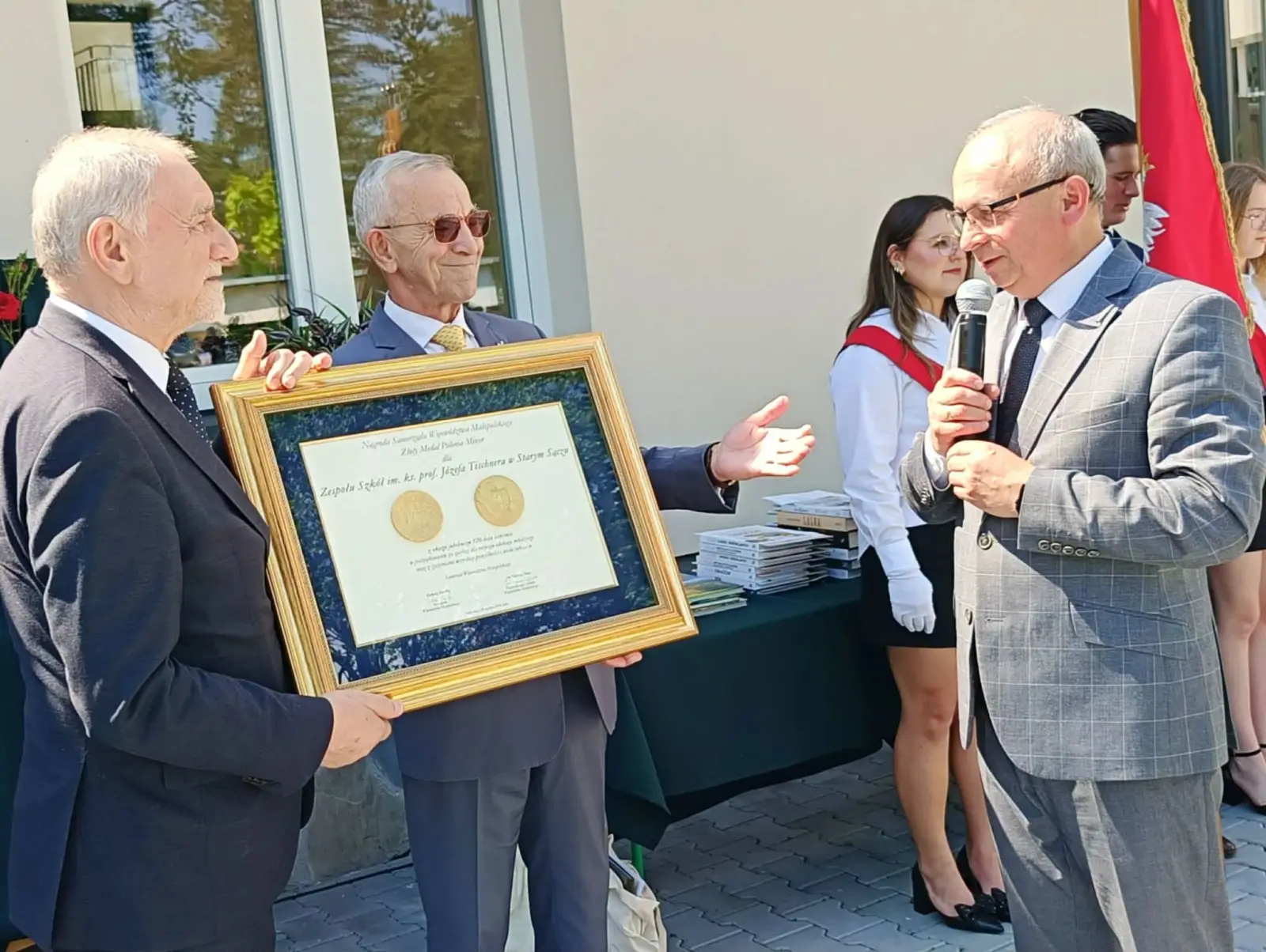 Wielki dzień dla szkoły w Starym Sączu. Medal, odznaczenia i kolejny sukces w skali całej Polski