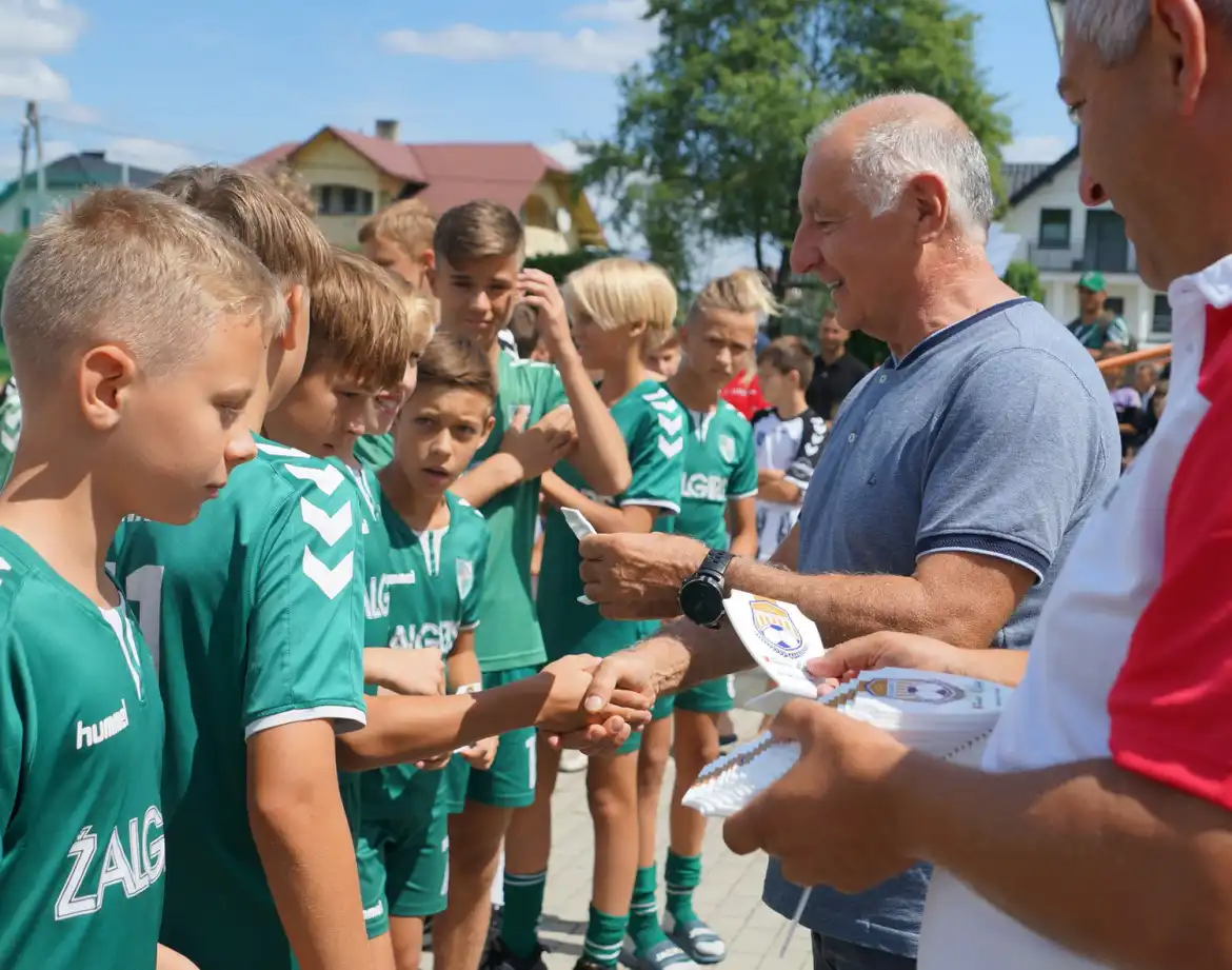 Reprezentacja Słowacji z pucharem starosty nowosądeckiego