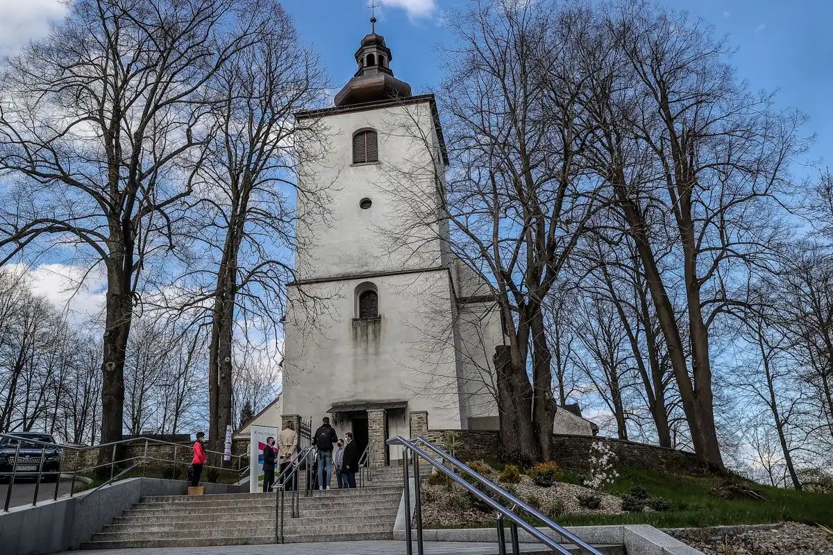 Parafia pw. Narodzenia Najświętszej Maryi Panny w Jazowsku z promesą na kontynuacje prac konserwatorskich