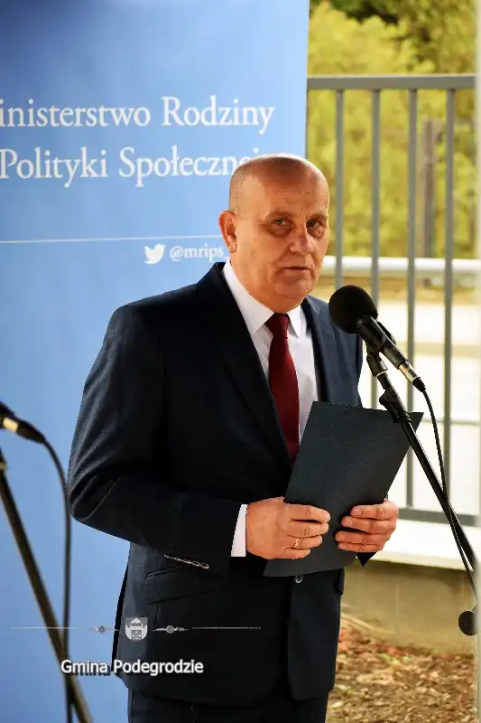 Minister Rodziny i Polityki Społecznej Marlena Maląg odwiedziła seniorów Gminy Podegrodzie