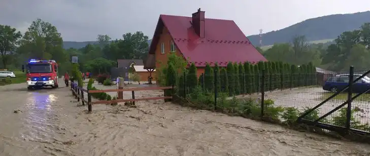 Gwałtowne ulewy w powiecie gorlickim. Interweniowali strażacy