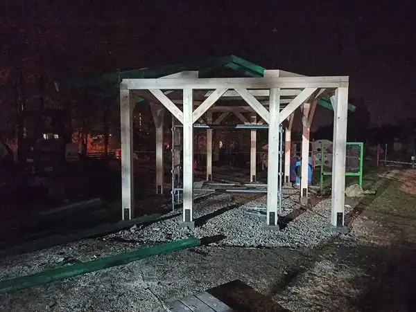 Nowe inwestycje w Porębie Małej. Budowa wiaty rekreacyjnej i rozwój infrastruktury szkolnej