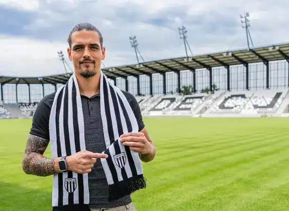 Michał Rutkowski zostaje w Sandecji. Trzeci sezon obrońcy w "Biało-Czarnych" barwach
