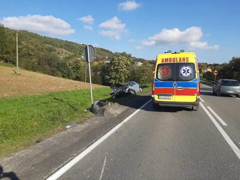 Wypadek w Mszalnicy. Zderzyły się trzy samochody osobowe