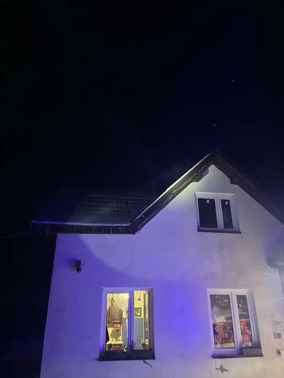 Pożar sadzy w Obidzy. Strażacy walczyli z ogniem w trudnych warunkach