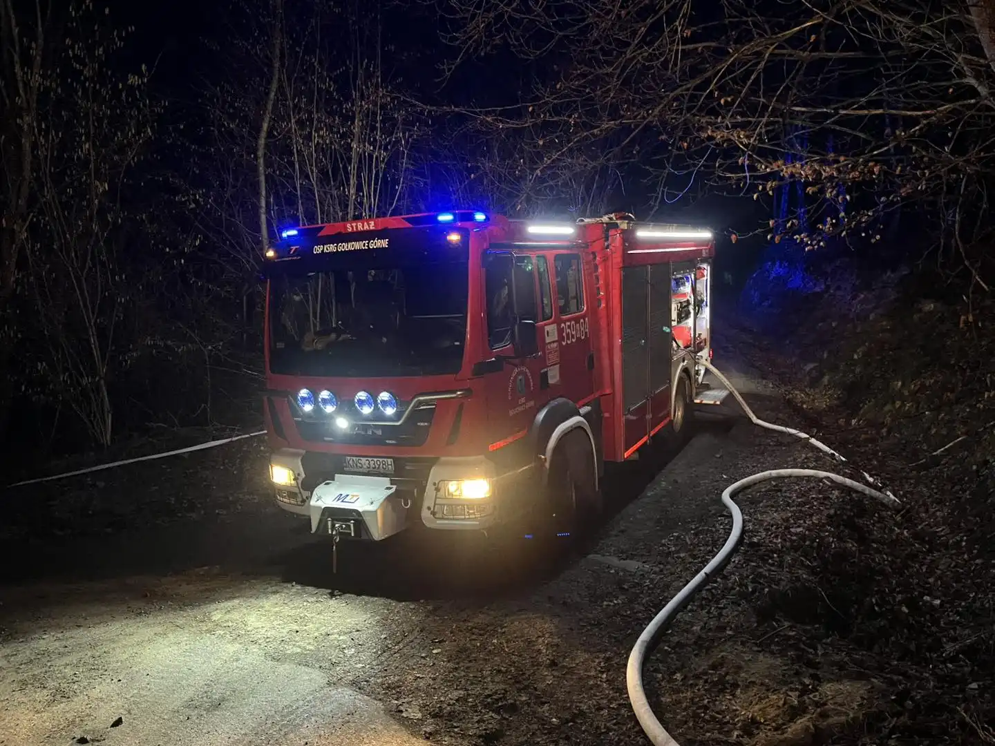 Pożar budynku mieszkalnego w Obidzy. Strażacy walczyli z ogniem w trudnych warunkach