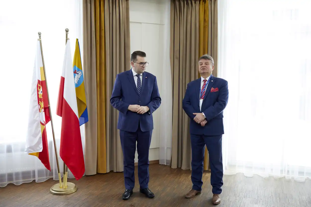 Wojewoda Małopolski wręczył odznaczenia państwowe za zasługi na rzecz ochrony i bezpieczeństwa zdrowia publicznego