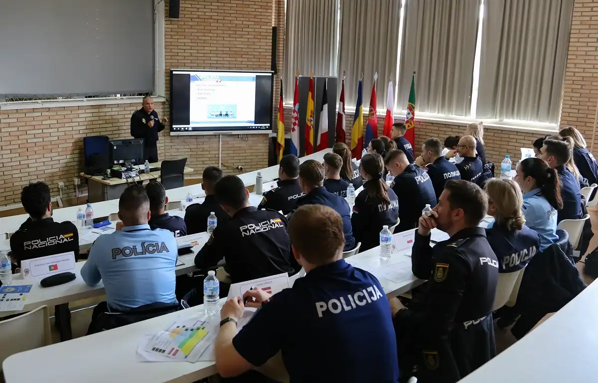 Sądecka policjantka z wizytą w Hiszpańskiej Akademii Policji Narodowej w Ávili