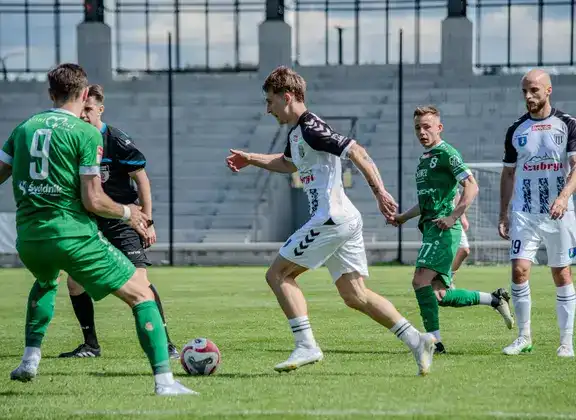 Biało-Czarni nie zawiedli! Sandecja wygrywa ze Świdniczanką
