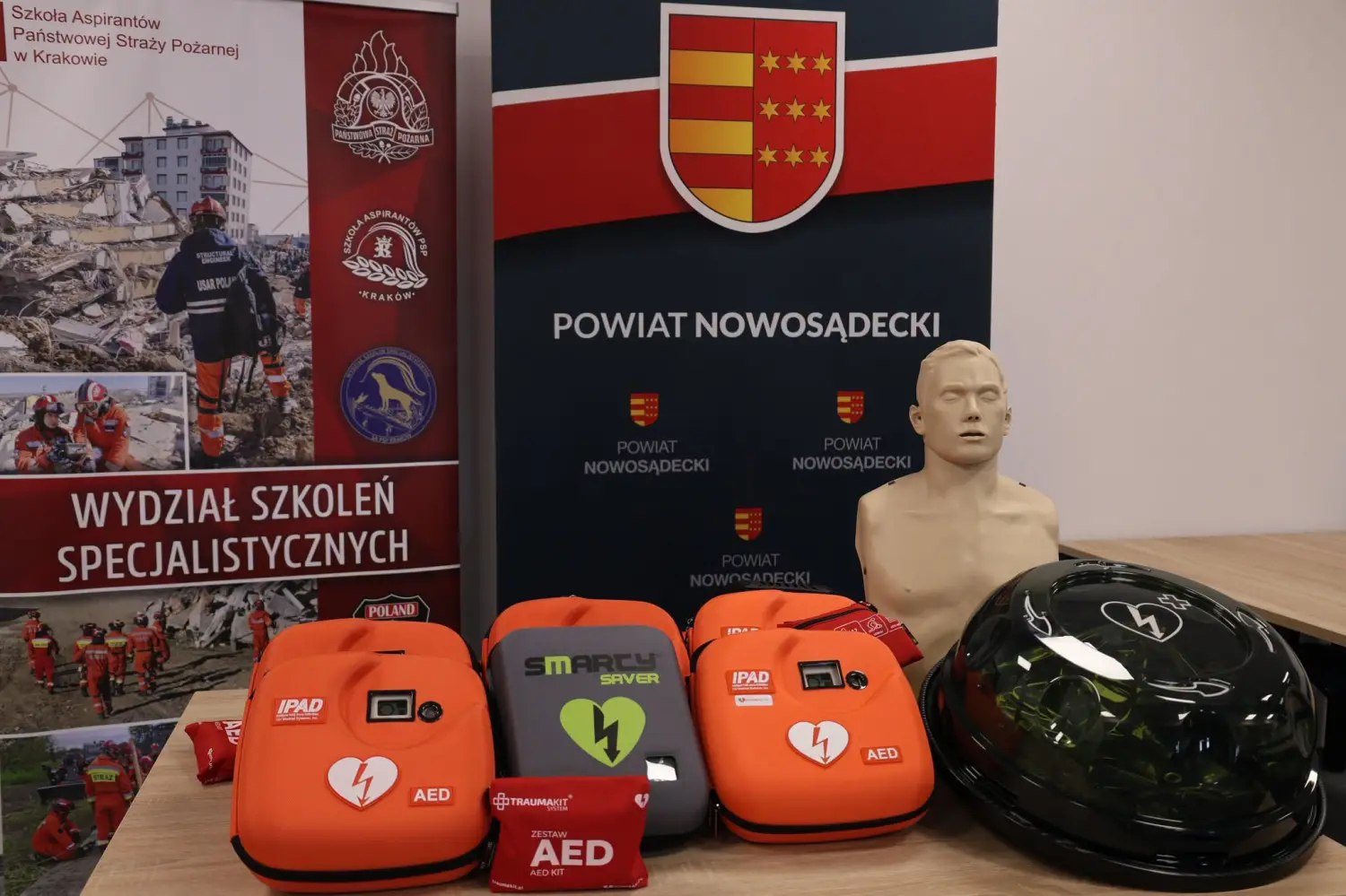 AED przy szkołach w powiecie nowosądeckim. Sprzęt będzie dostępny przez całą dobę