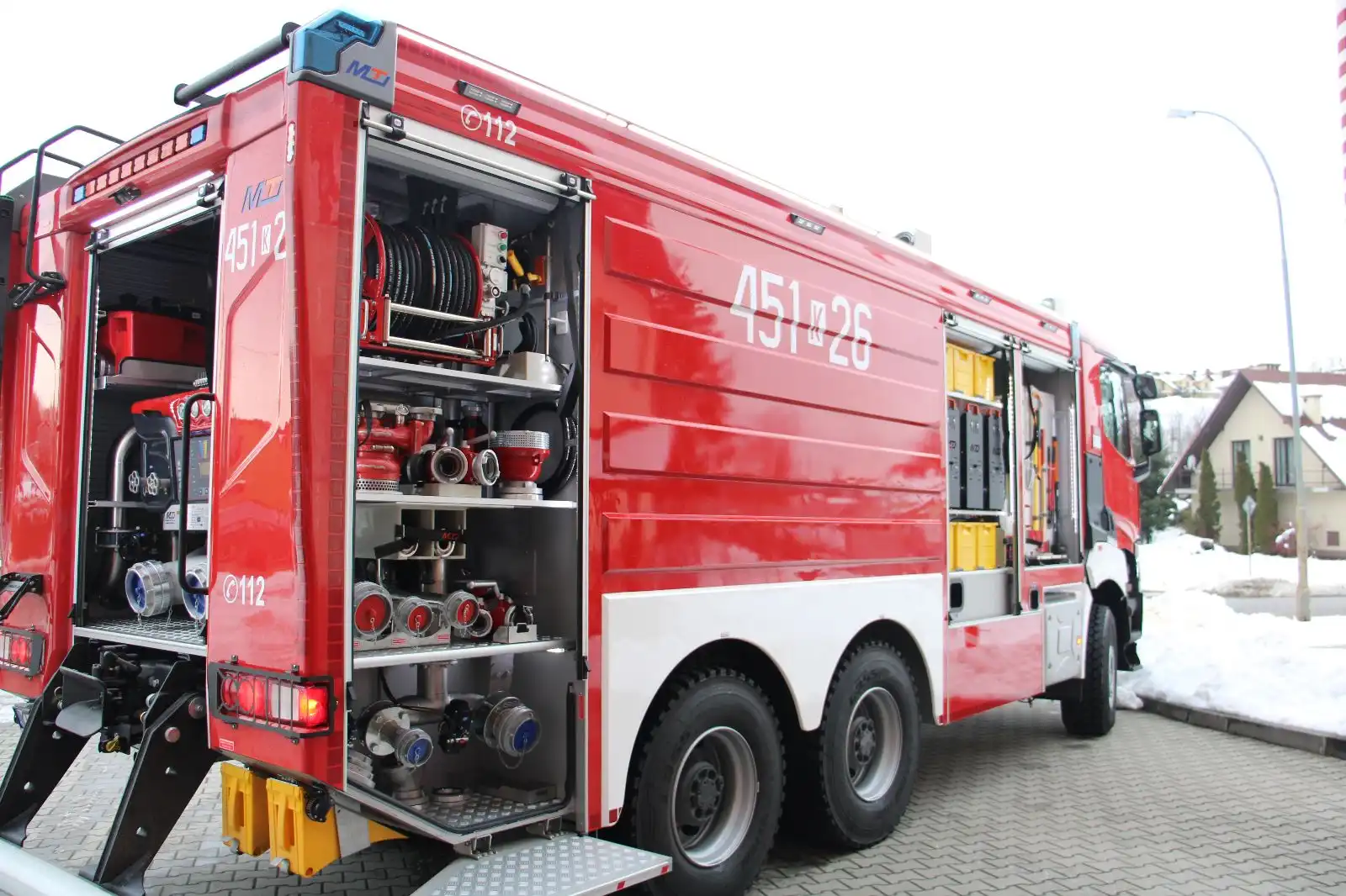 Komenda Powiatowej Państwowej Straży Pożarnej w Limanowej ma nowy samochód gaśniczy
