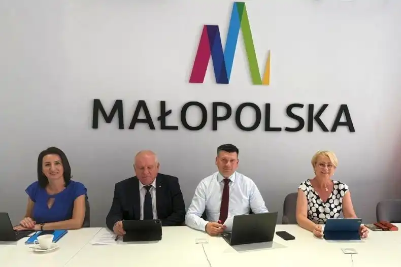 Małopolska inwestuje w przyszłość. Ponad 116 mln zł na zdrowie, transport, ekologię i infrastrukturę