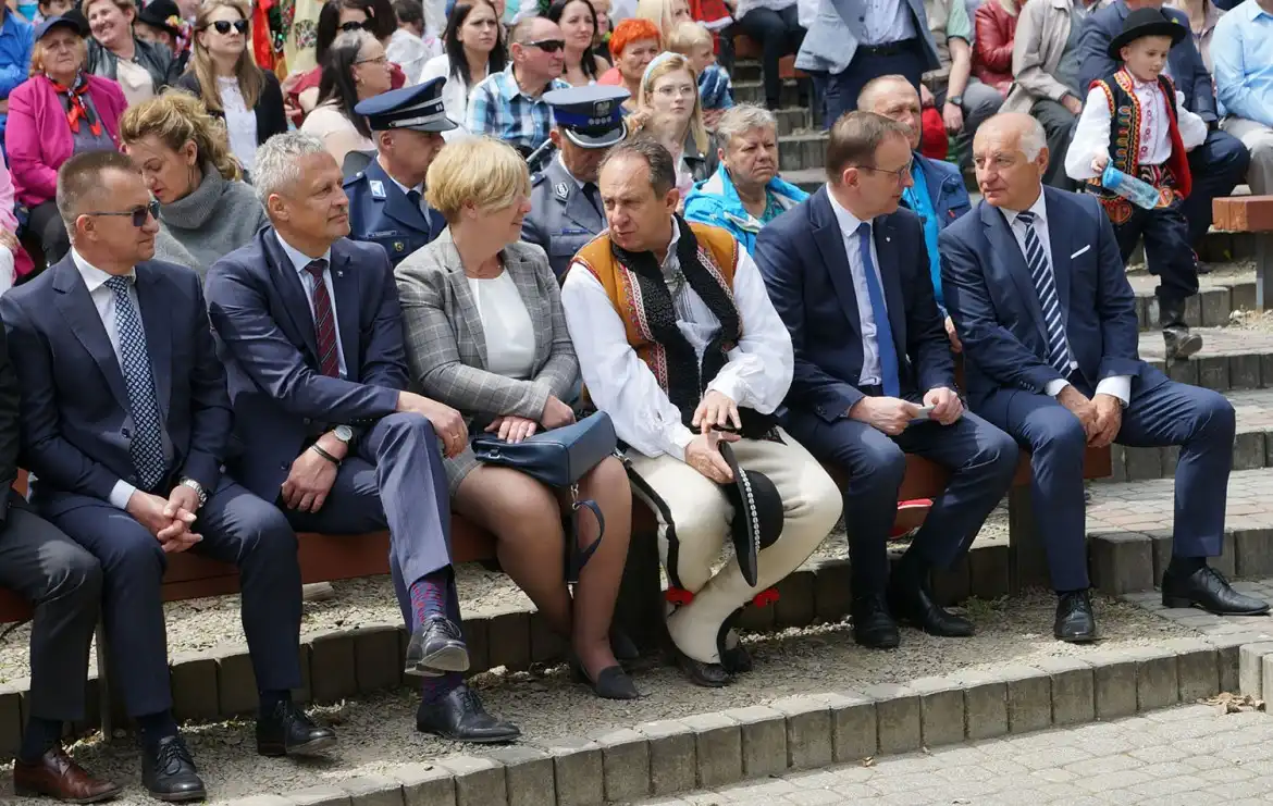 Obchody Święta Kwitnącej Jabłoni w Łącku. W Amfiteatrze na Jeżowej zebrały się tłumy gości