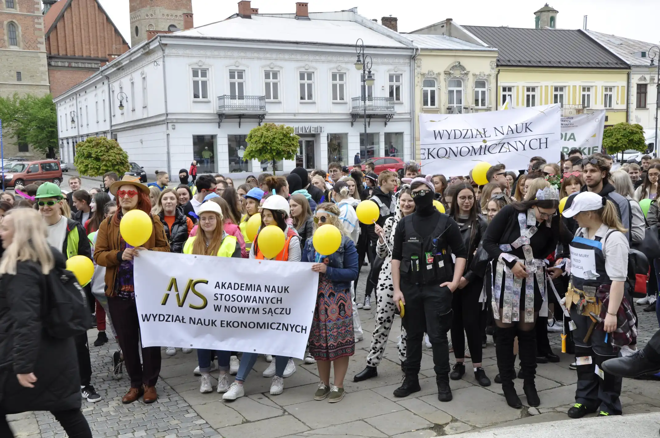 Juwenalia 2023 w Nowym Sączu. Był barwny pochód i przejęcie kluczy do miasta