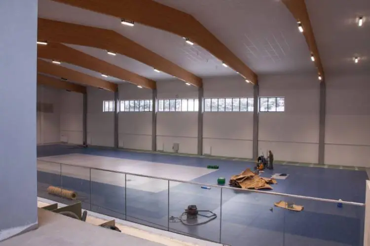 Kończy się budowa hali sportowo-widowiskowej w Korzennej