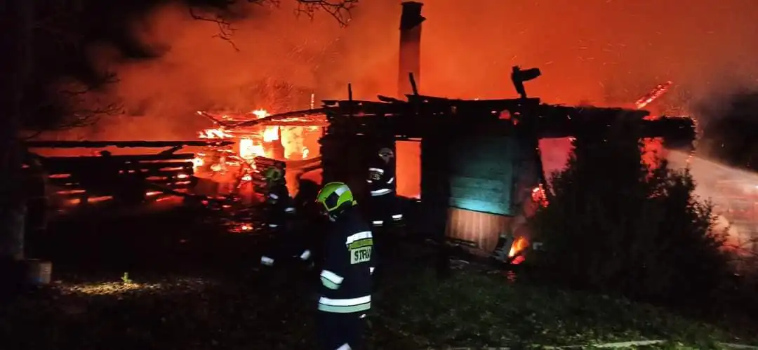 Tragiczny pożar w Bystrej. Nie żyją dwie osoby