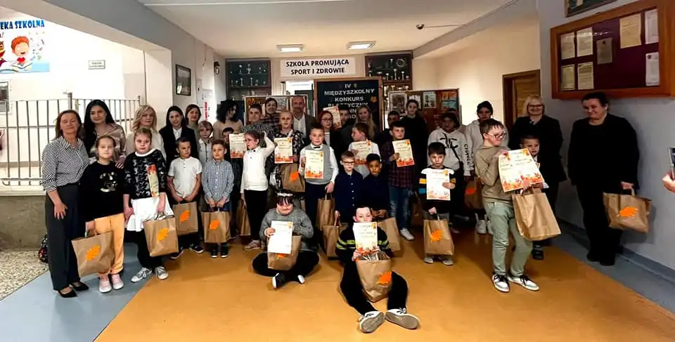 Młodzi artyści i jesienne Inspiracje. IV Międzyszkolny Konkurs Plastyczny „Jesienne okno” w Limanowej