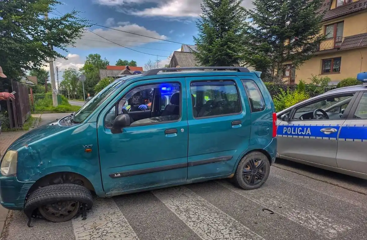 Kompletnie pijani pojechali po więcej alkoholu