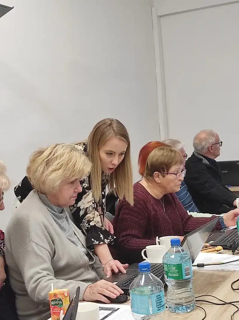 Nowosądeccy seniorzy poznali funkcjonowanie social mediów