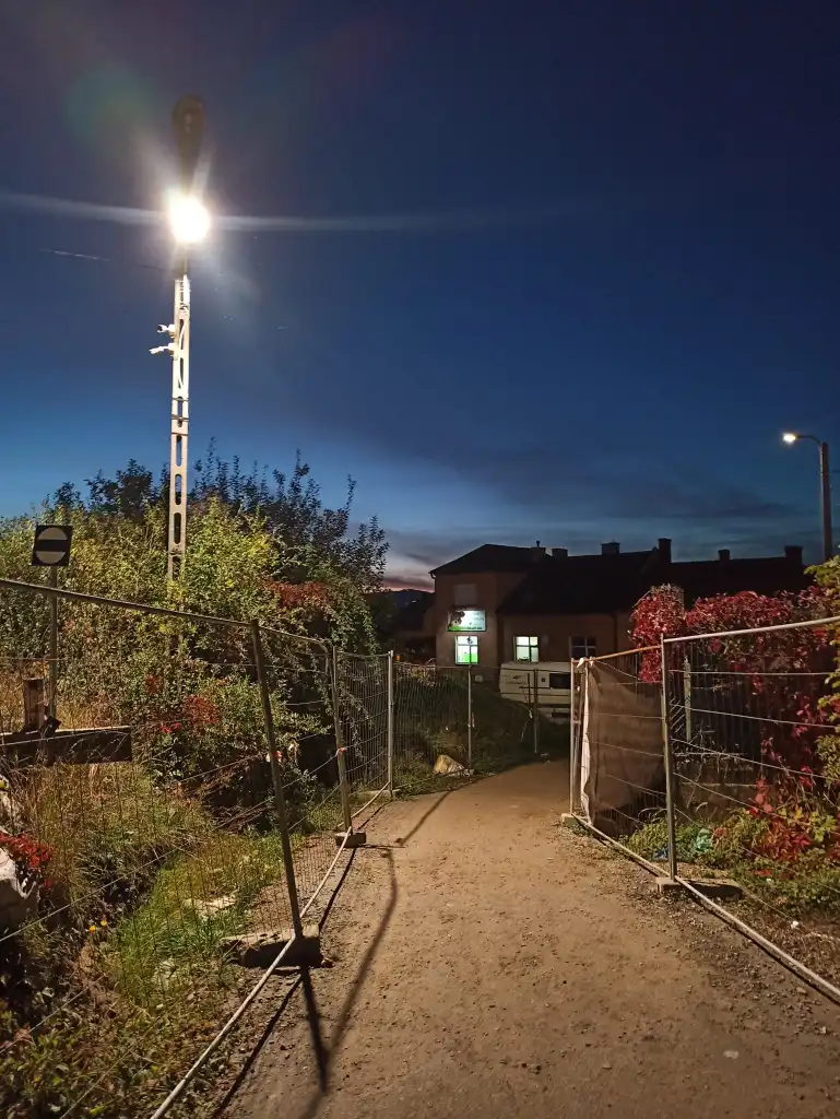 Nowe oświetlenie na ul. Kolejowej. Sukces mieszkańców i radnego Rogóża