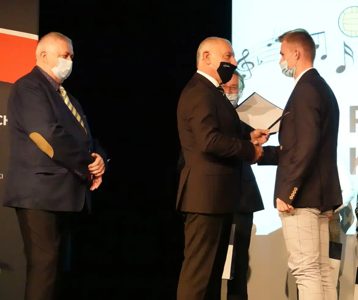 Starosta nagrodził najlepszych sportowców i trenerów