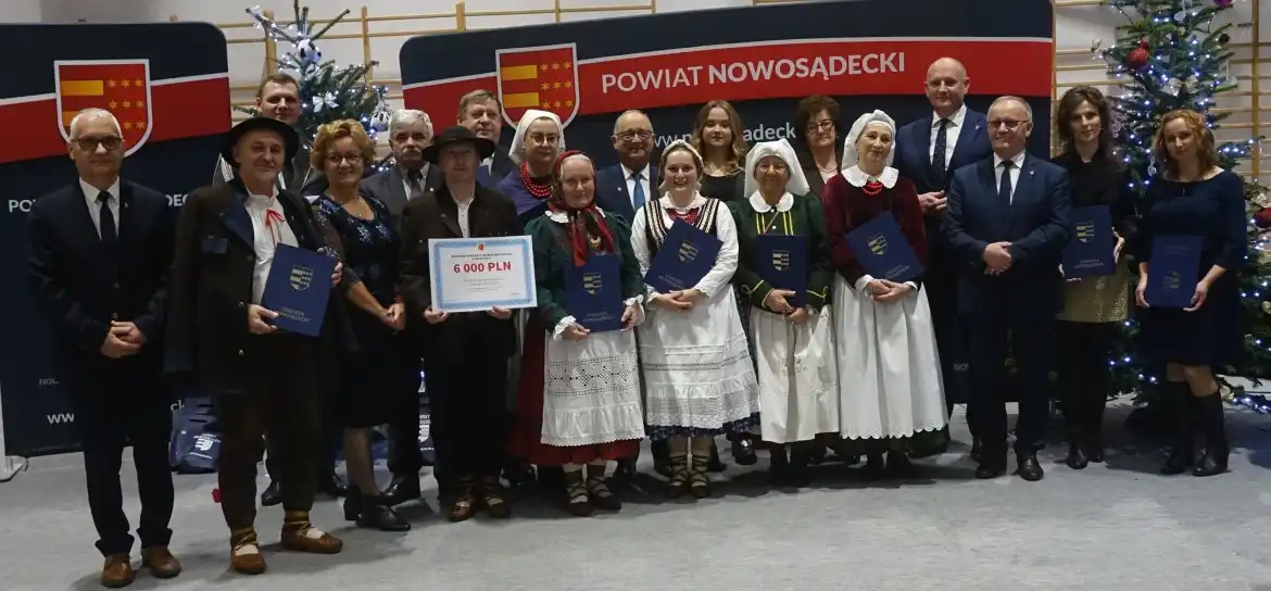 Hołd dla strażników tradycji. Starosta uhonorował działaczy kultury