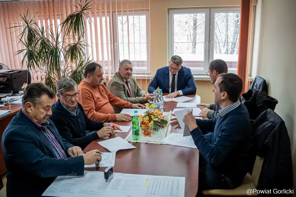 Nowa ochrona przed wilgocią dla CKZ w Gorlicach. Zakończono pierwszy etap modernizacji budynku gospodarczego
