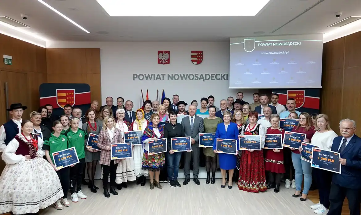 SĄDECKIE: kulturalne, sportowe, zdrowe, eko – promesy rozdane
