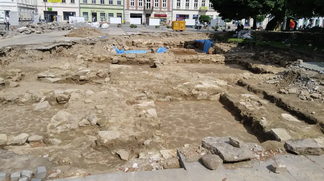 Miasto ma trzy koncepcje na zagospodarowanie terenu wykopalisk na nowosądeckim rynku