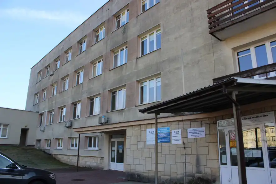 Postępują prace związane z termomodernizacją budynku limanowskiego Szpitala