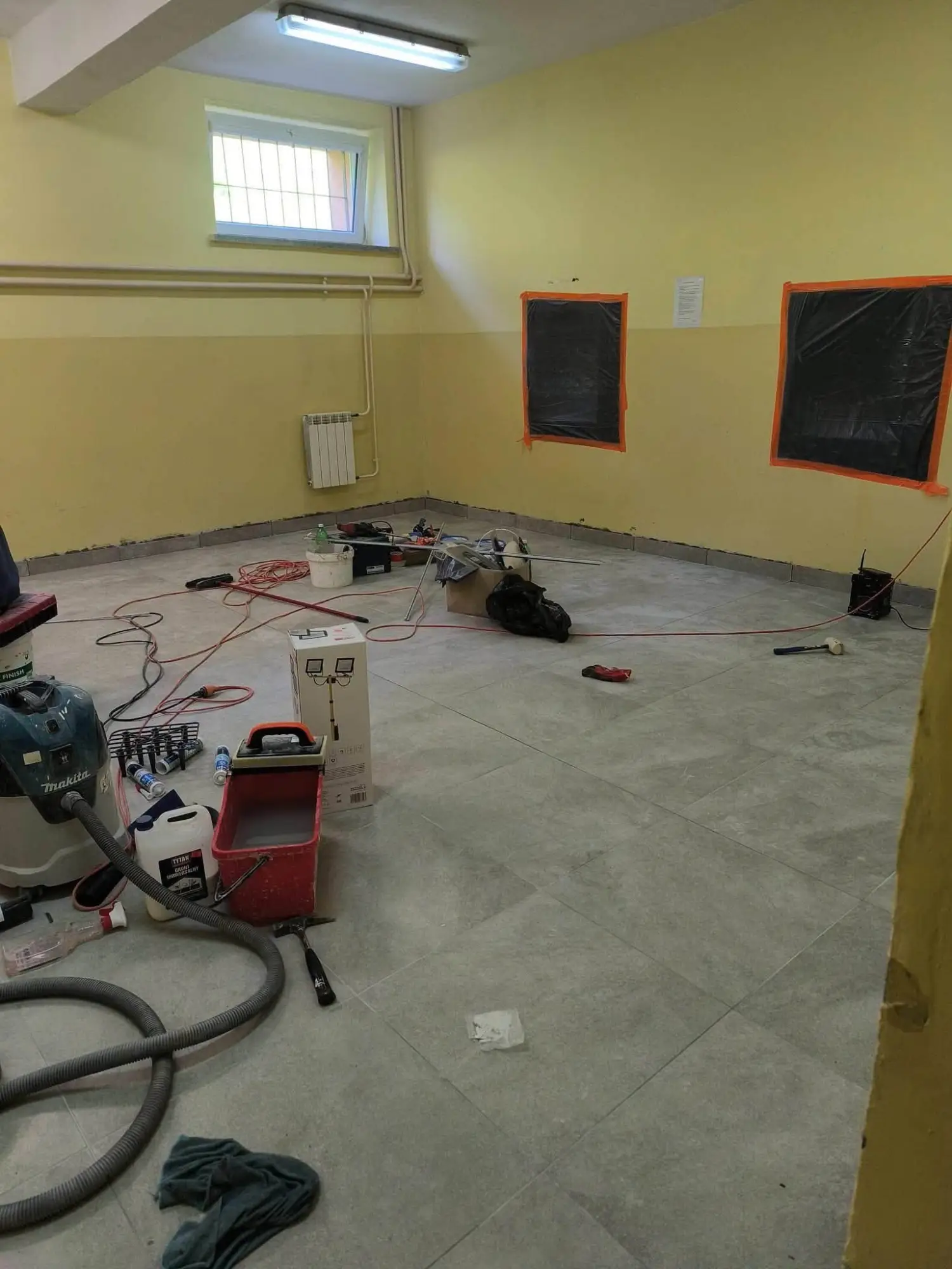 Szkoła w Gostwicy przechodzi modernizację. Trwają remonty przed nowym rokiem szkolnym
