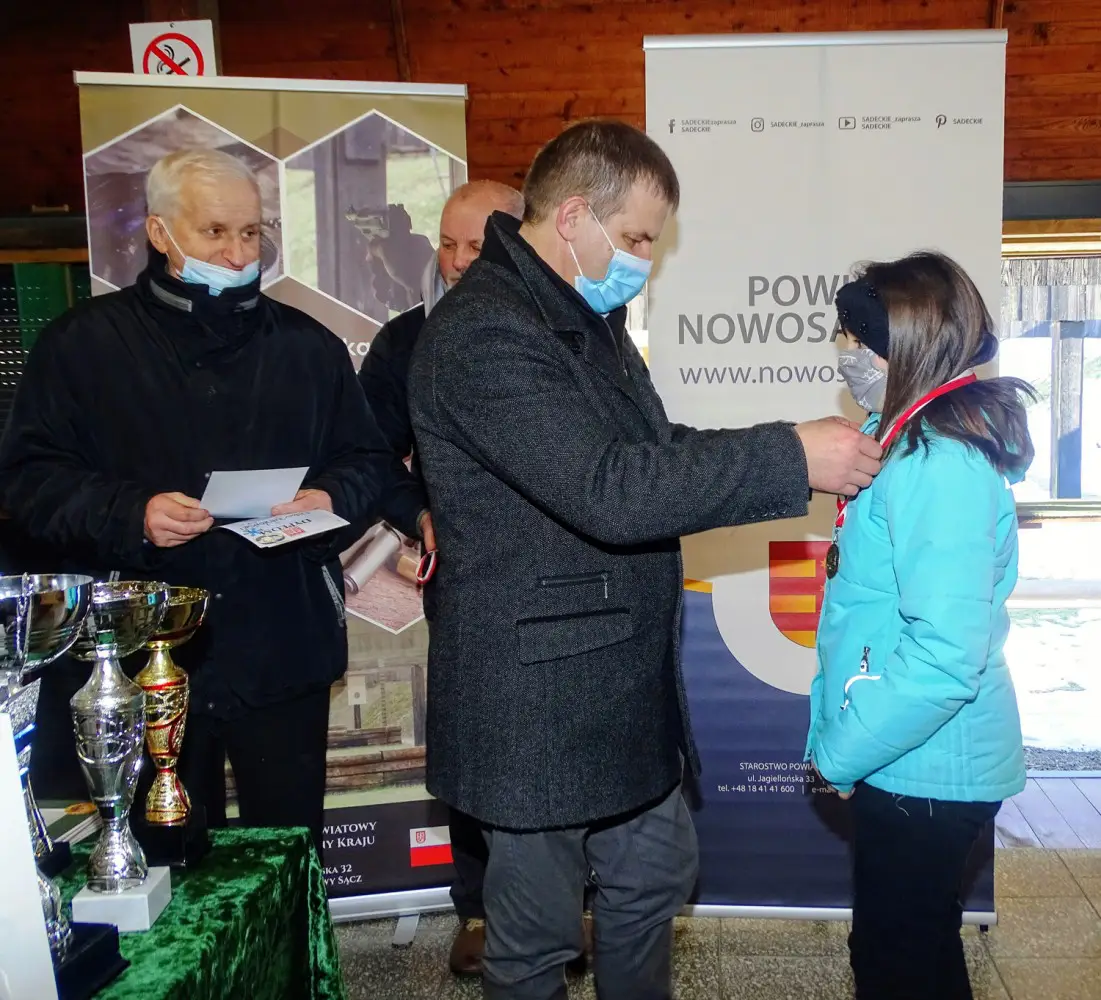 Na strzelnicy LOK w Nowym Sączu odbyły się Otwarte Powiatowe Zimowe Zawody Strzeleckie