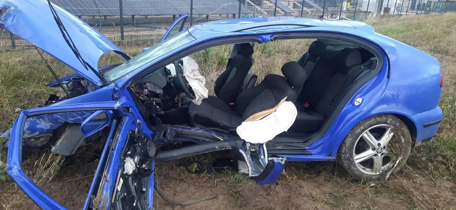 Podrzecze: Wypadek samochodu osobowego. Kierowca był zakleszczony w pojeździe
