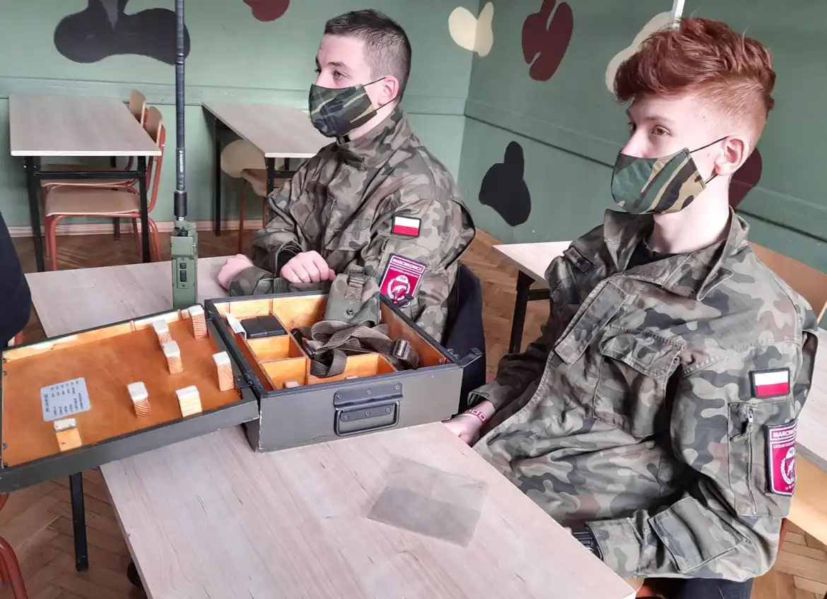 Uczniowie klas wojskowych ZS w Marcinkowicach uczą się jak prowadzić działania ofensywne