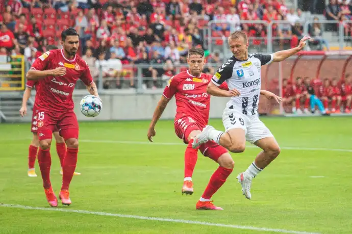 W meczu inauguracyjnym Widzew Łódź pokonuje "Biało-czarnych" 3:0