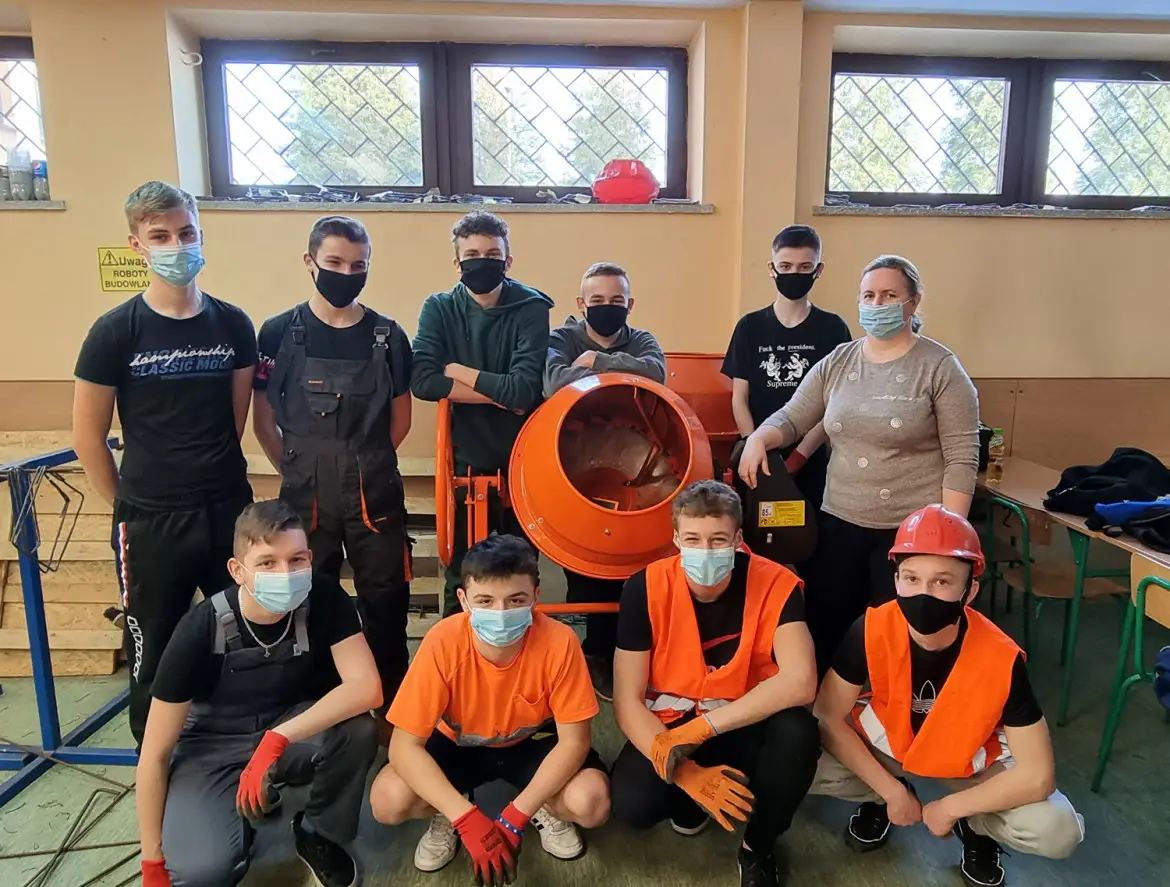 W ZSP w Krynicy-Zdroju przyszli budowlańcy zdobywają wiedzę i praktyczne umiejętności