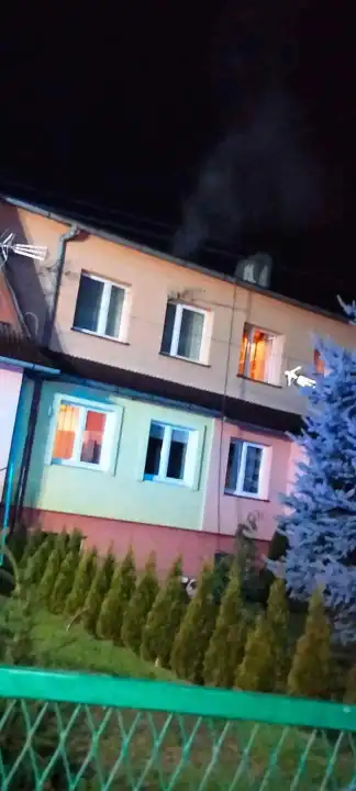 Zapaliła się sadza w kominie. Akcja strażaków w Kąclowej