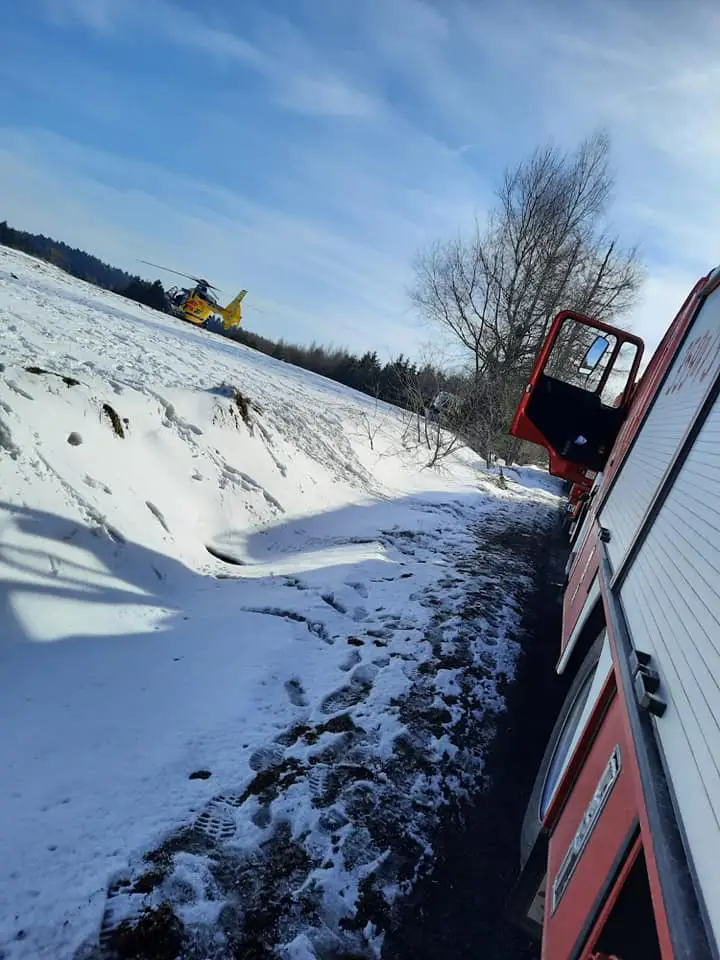 Wypadek w Czyrnej. Na miejsce wezwano śmigłowiec LPR