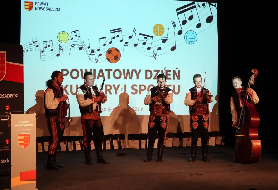 Powiatowy Dzień Działacza Sportu i Kultury: Starosta nagrodził animatorów kultury i zespoły regionalne