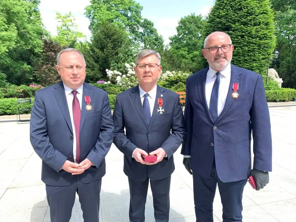 Marszałek Witold Kozłowski odznaczony Krzyżem Oficerskim Orderu Odrodzenia Polski