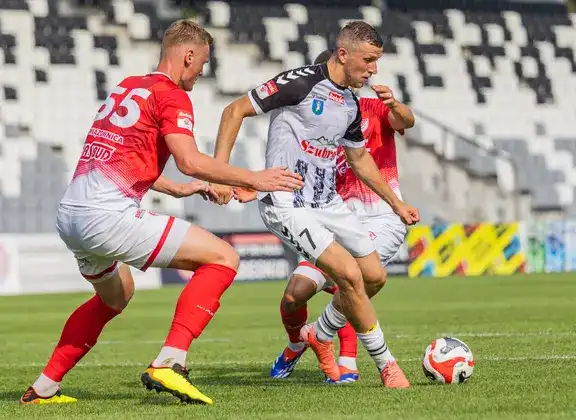 Sandecja zdominowała boisko i pewnie pokonała Wiązownicę