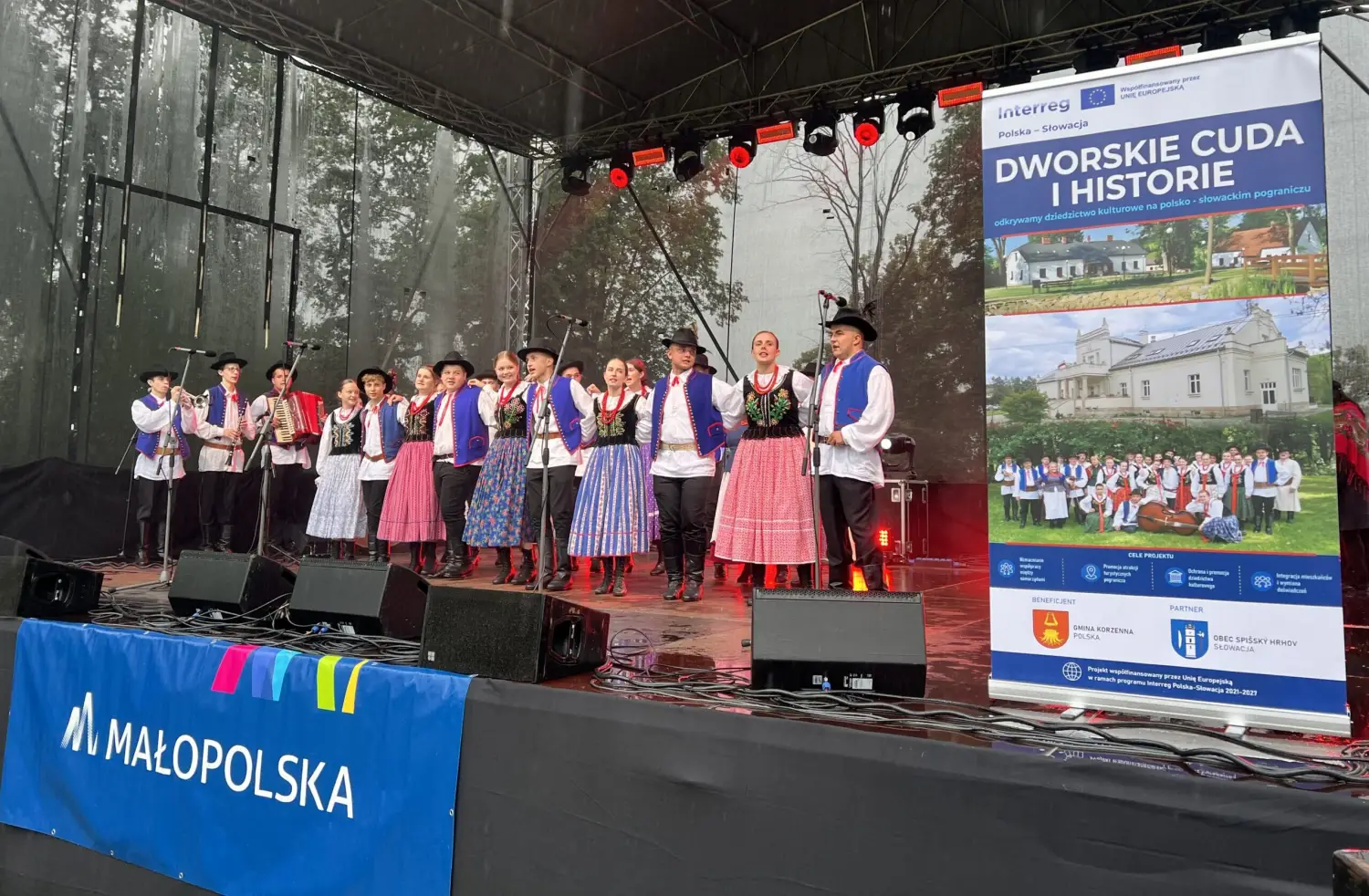 Korzenna pokazała, że deszcz nie psuje dobrej zabawy. Biesiada Dworska za nami