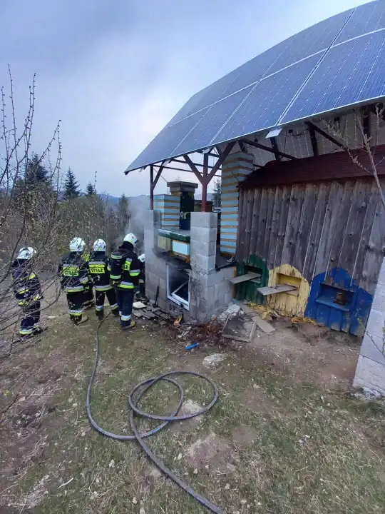 Pożar instalacji fotowoltaicznej na parterze budynku gospodarczego w Maszkowicach