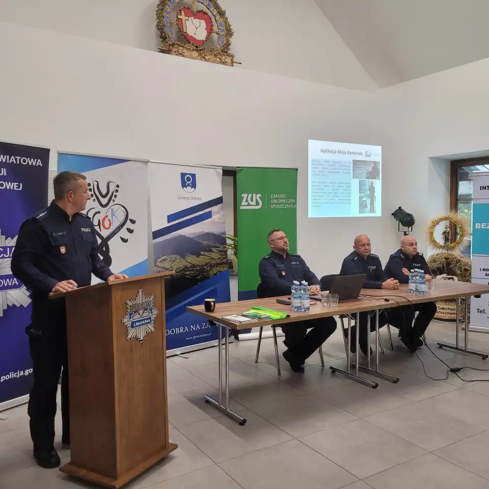 Debata o bezpieczeństwie seniorów w Gminie Dobra. Policja radzi, jak nie dać się oszukać