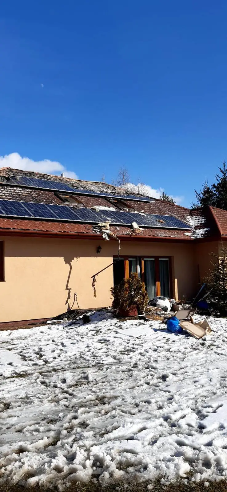 Nowy Sącz ul. Starowiejska: Pożar garażu w budynku mieszkalnym - jedna osoba poszkodowana