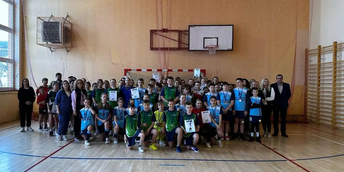 Sportowa rywalizacja na najwyższym poziomie. Gminne zawody w mini piłce ręcznej za nami