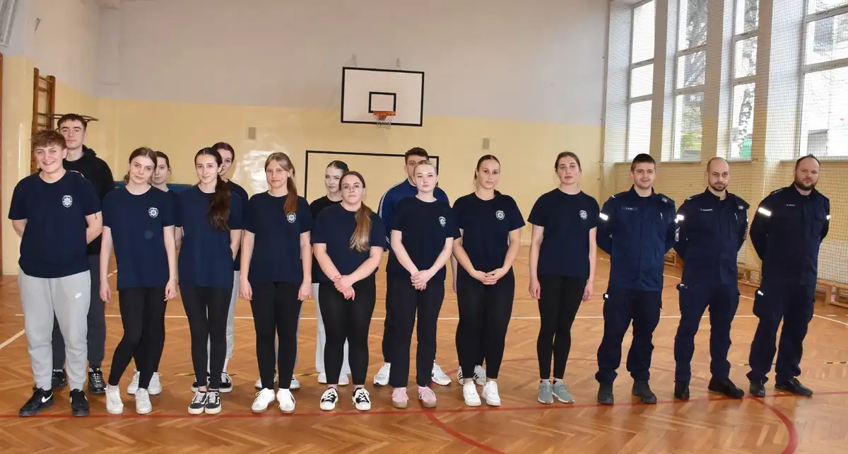Pierwszy krok do policyjnego munduru. Uczniowie ZS w Tymbarku zaliczyli test sprawności
