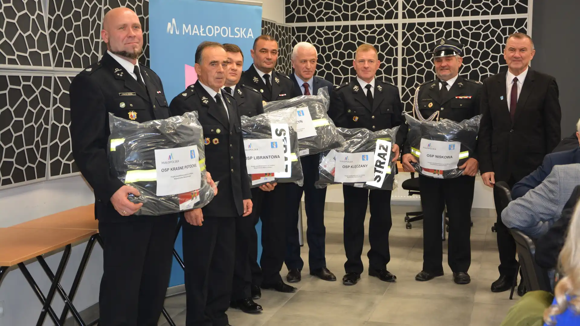 Jednostki OSP z terenu gminy Chełmiec mają nowe umundurowanie bojowe